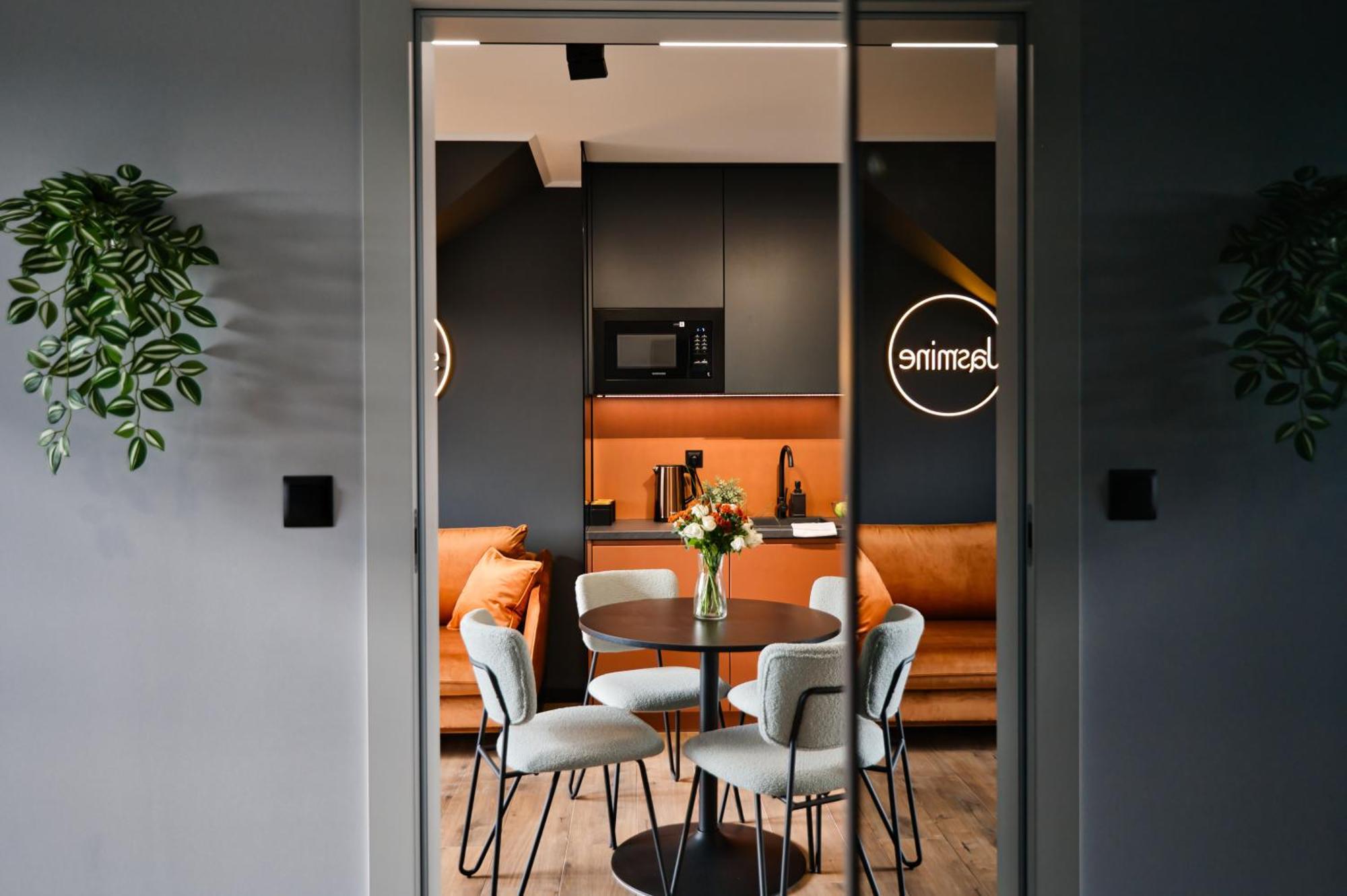 Jasmine By Housine Aparthotel Zator Bagian luar foto